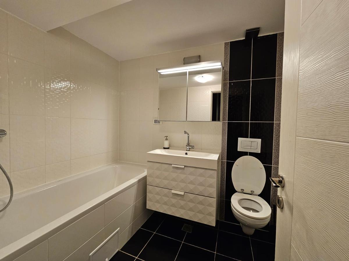 Manolaire Airport Residence Otopeni Εξωτερικό φωτογραφία